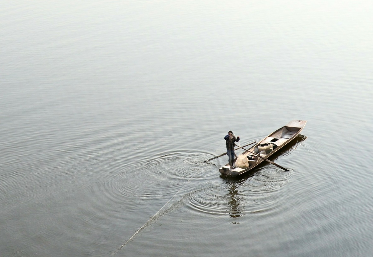 孤舟蓑笠翁独钓寒江雪