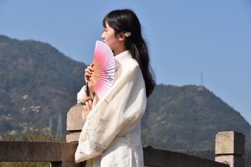 001