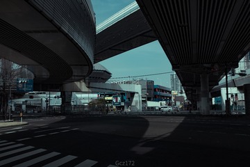 001