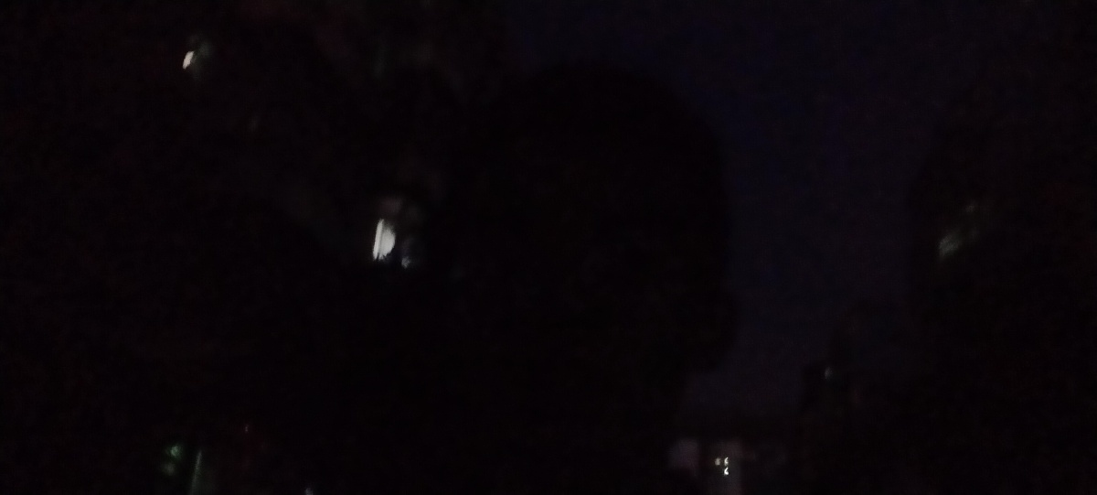 伸手不见五指的夜晚