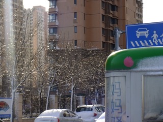 711048