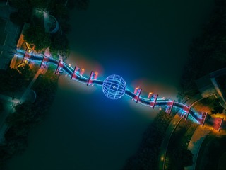 524056
