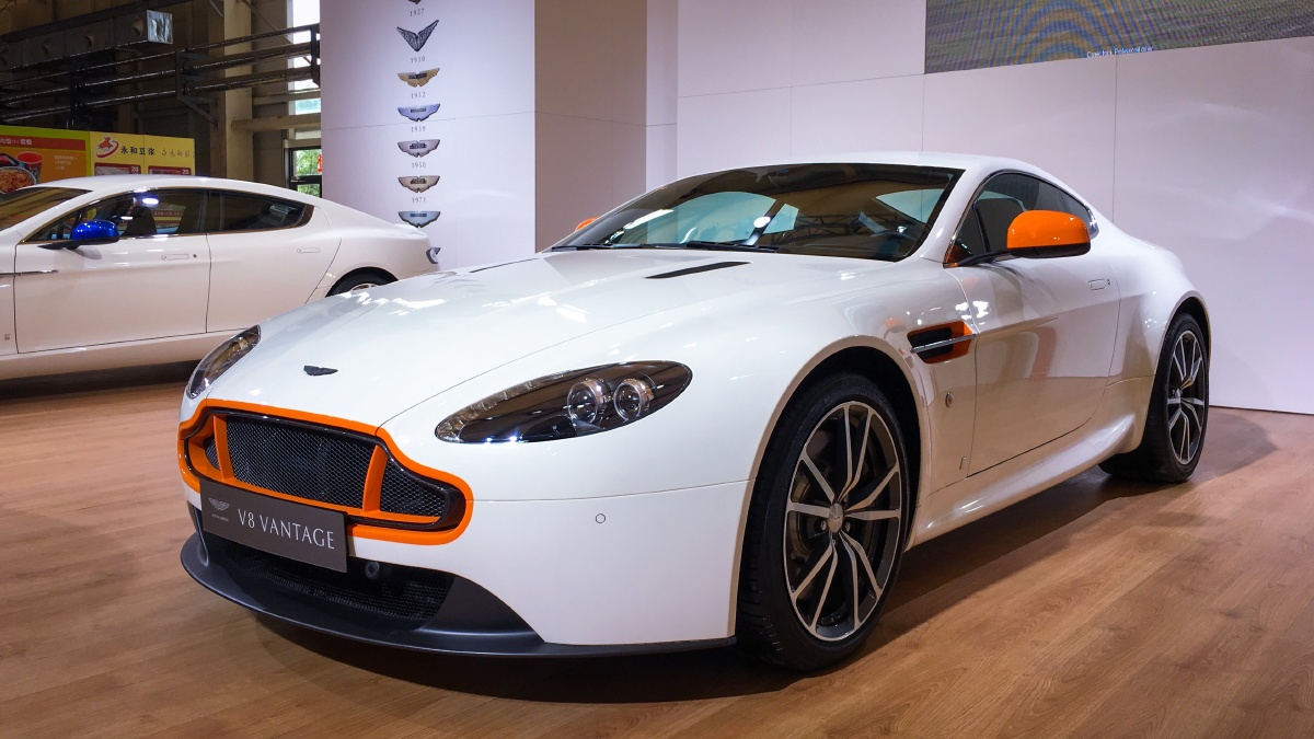 阿斯顿马丁跑车v8vantage