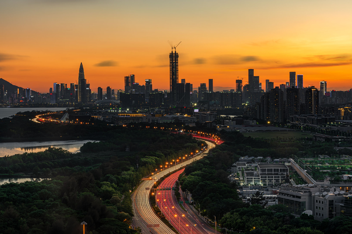日落时分的滨海大道与后海