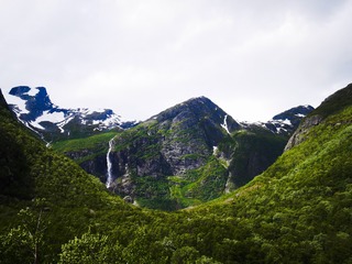 926858