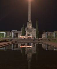 194032