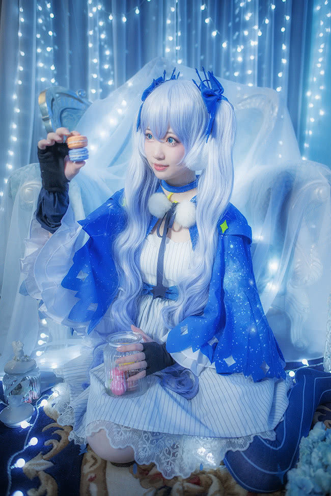 动漫美女模特装扮二次元蓝色精灵