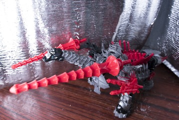 913629