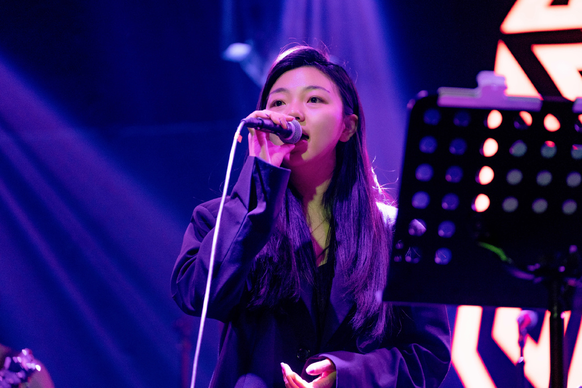 本地一个小酒吧的演出照片