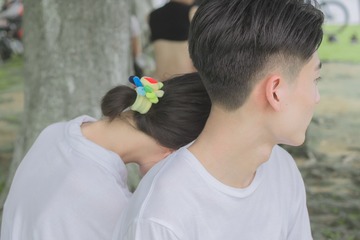 100458