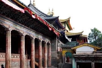 161889