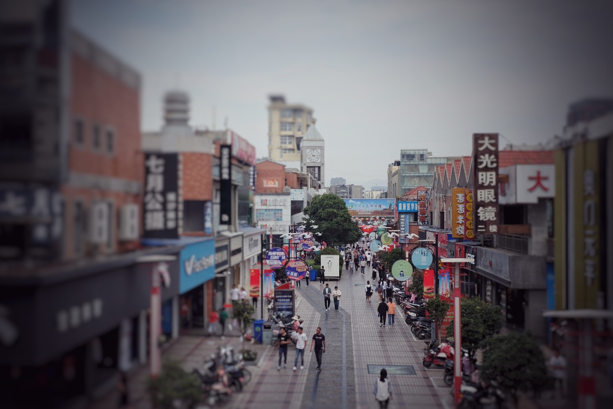 陇海步行街阴天晕影