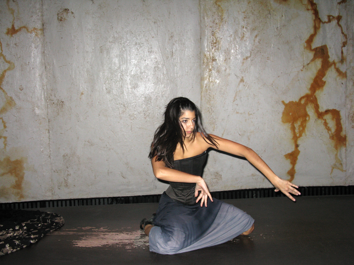 西班牙馆内舞蹈女郎3