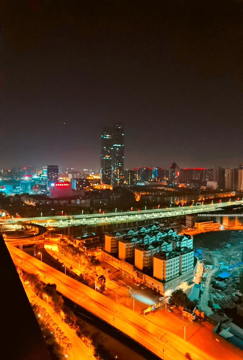 黎明前的城市