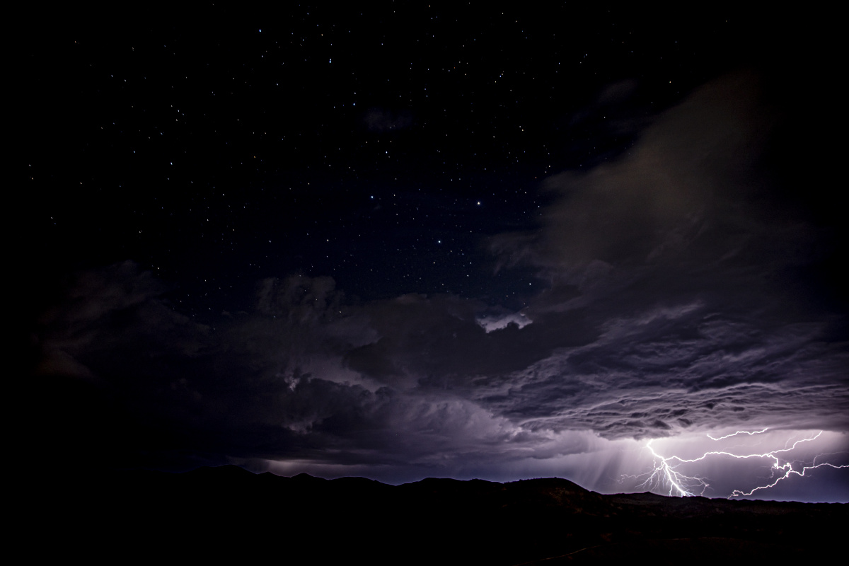 北斗七星与雷暴雨云的邂逅