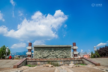 4736392