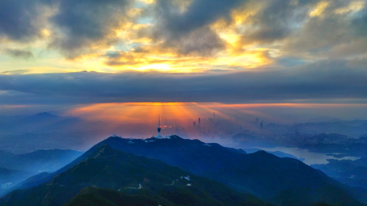 深圳第一高峰梧桐山日落