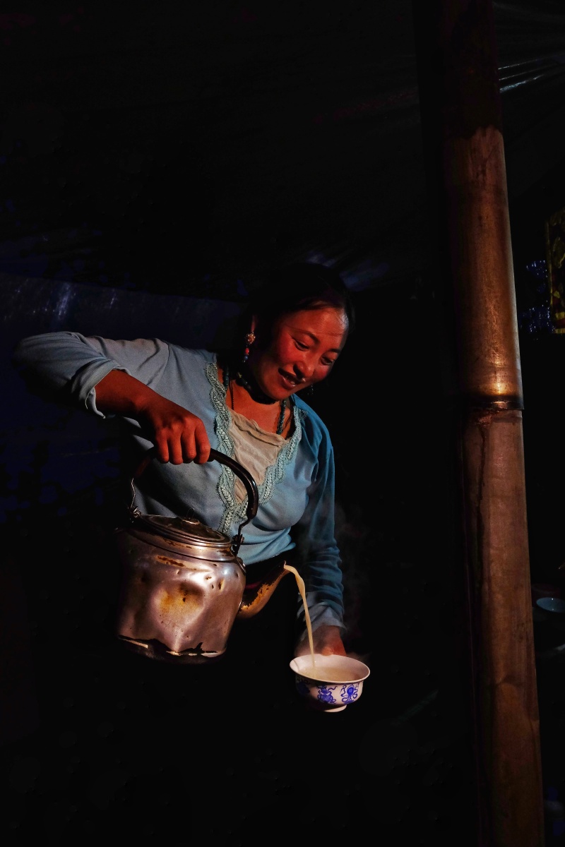 伟大的藏族女性:生活在高原的藏族妇女是非常伟大的,不要小看了她们