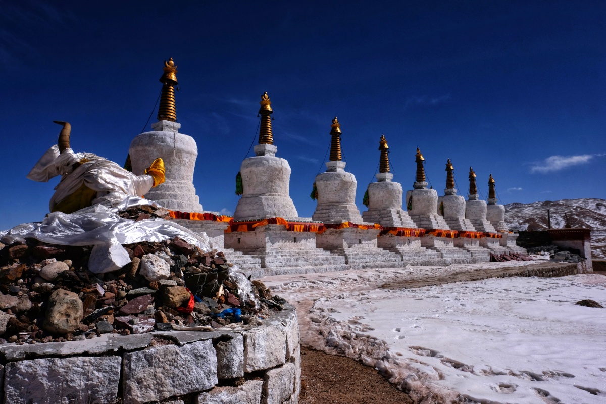 西藏当雄藏北八塔