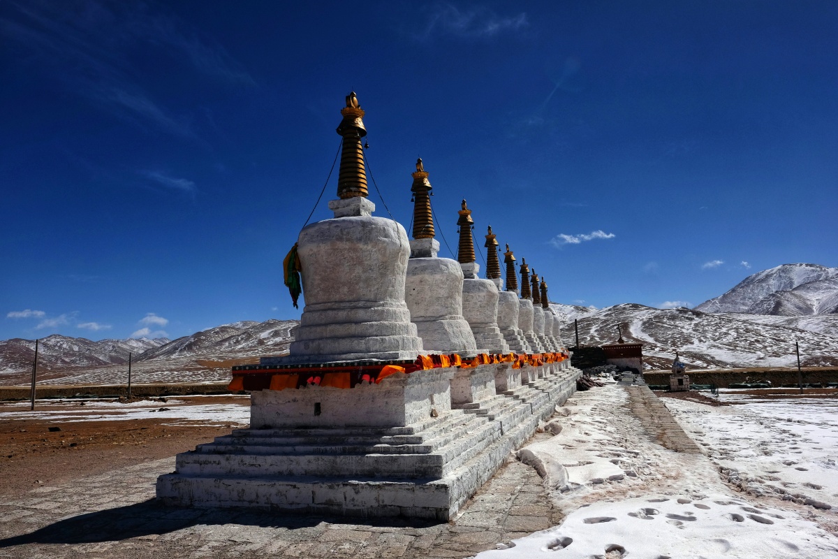 西藏当雄藏北八塔