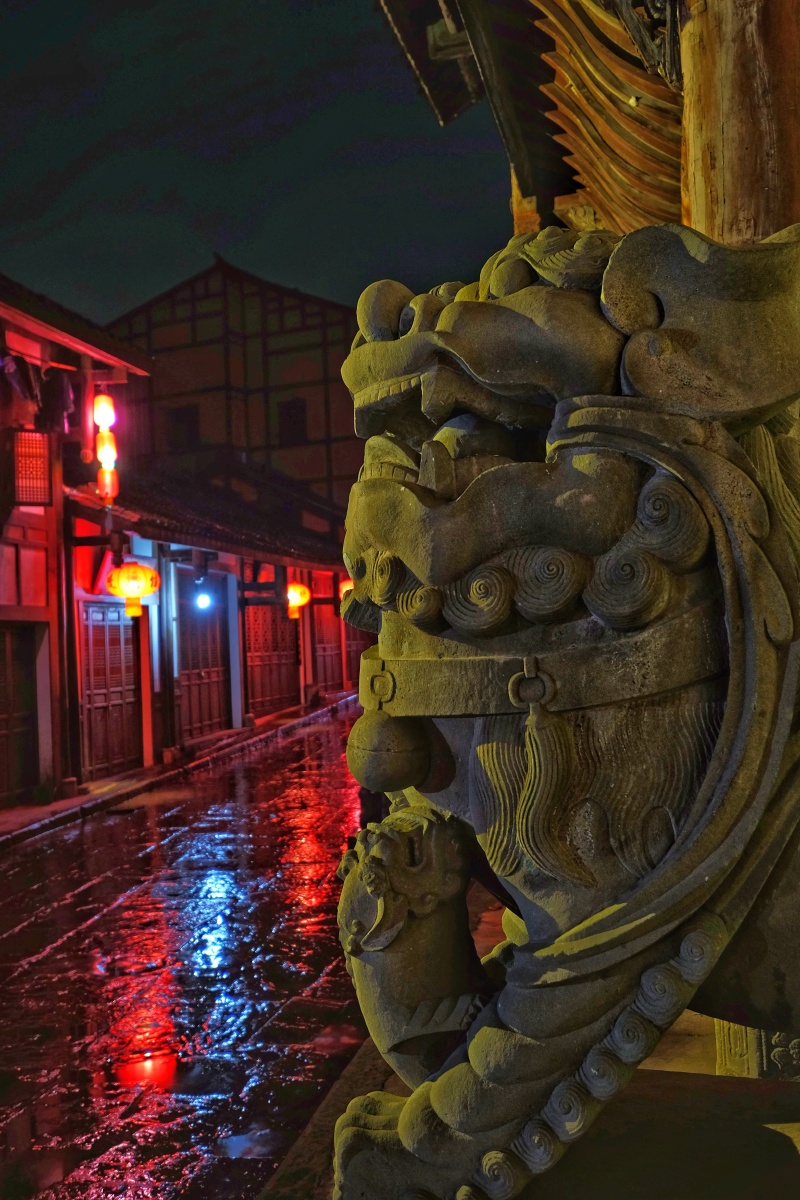 重庆铜梁安居古镇的雨夜