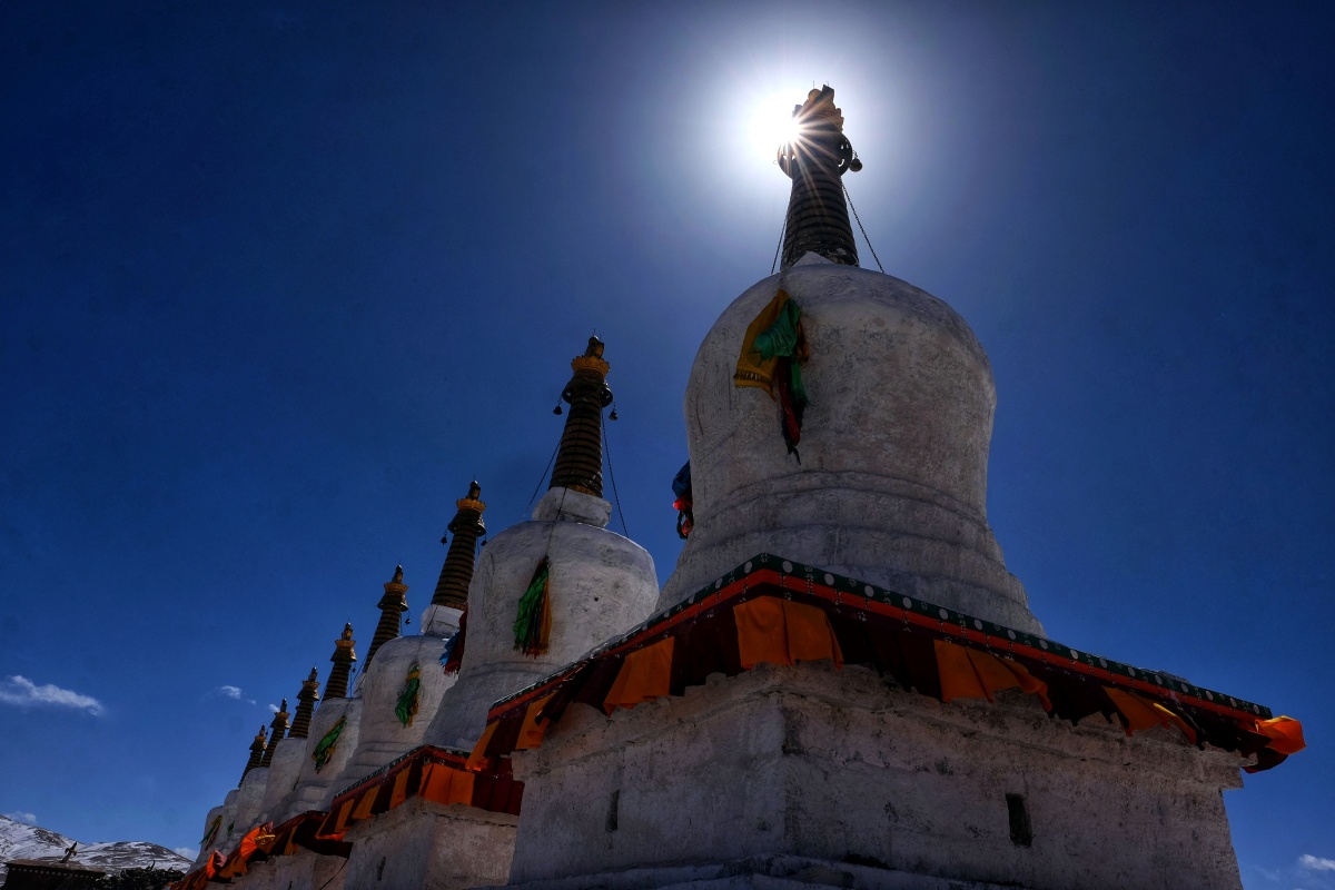 西藏当雄藏北八塔