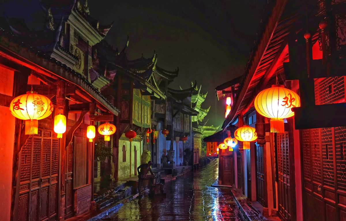 重庆铜梁安居古镇的雨夜