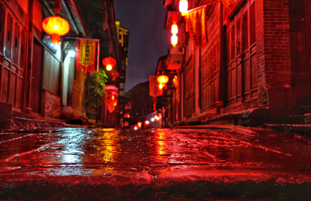 重庆铜梁安居古镇的雨夜