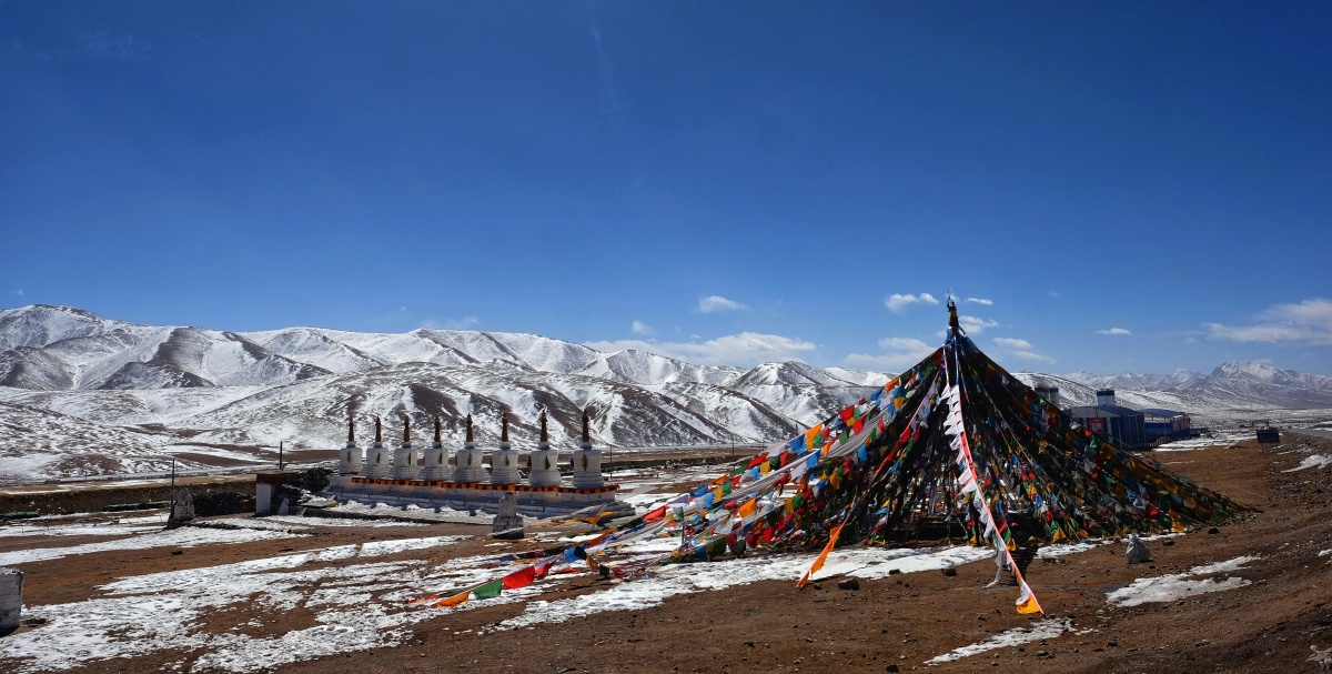 西藏当雄藏北八塔