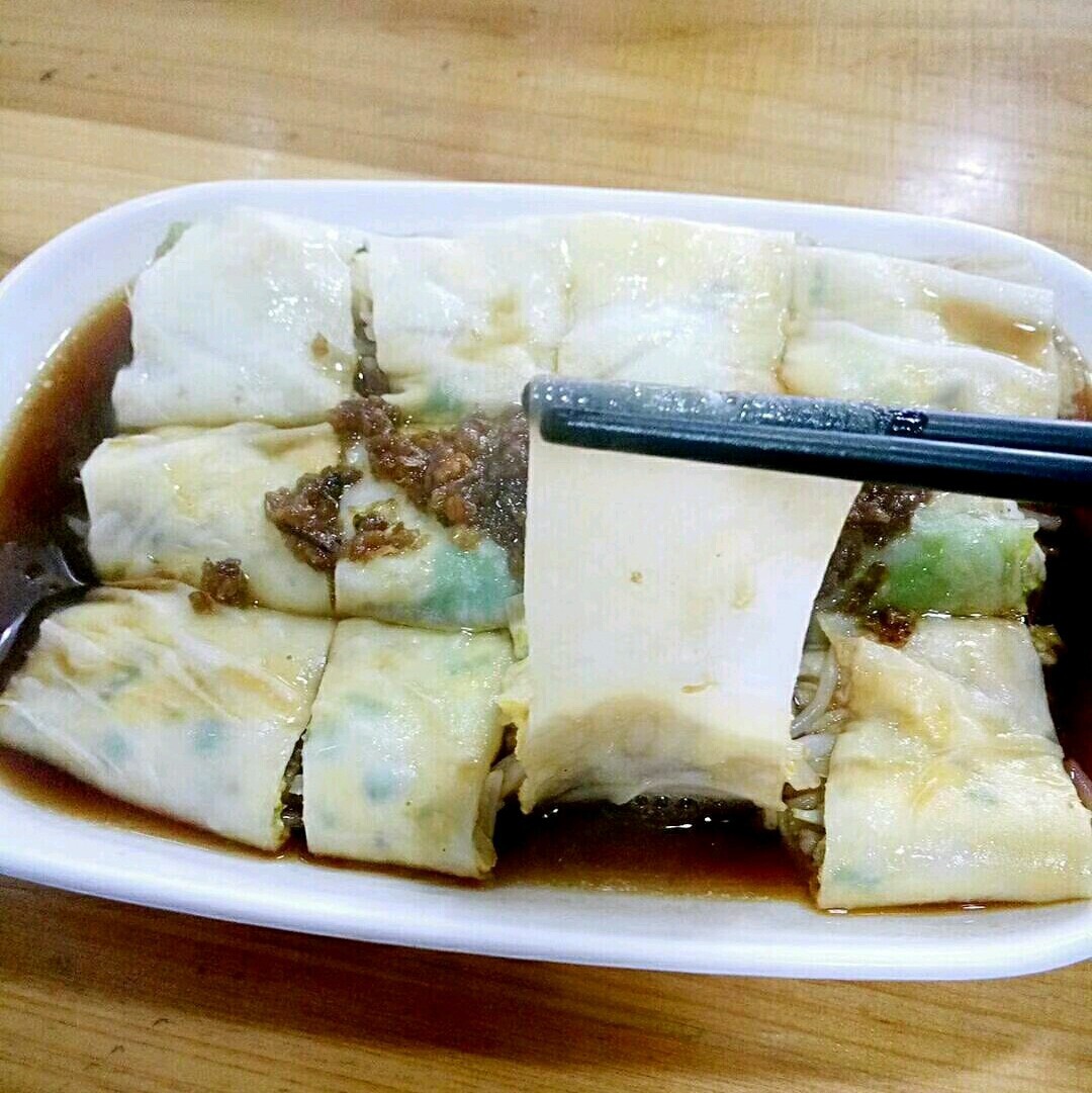 “地德信体育摊提拉米苏让上百人上吐下泻”网红摆摊生意吓退了多少打工人？