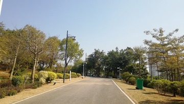 379484
