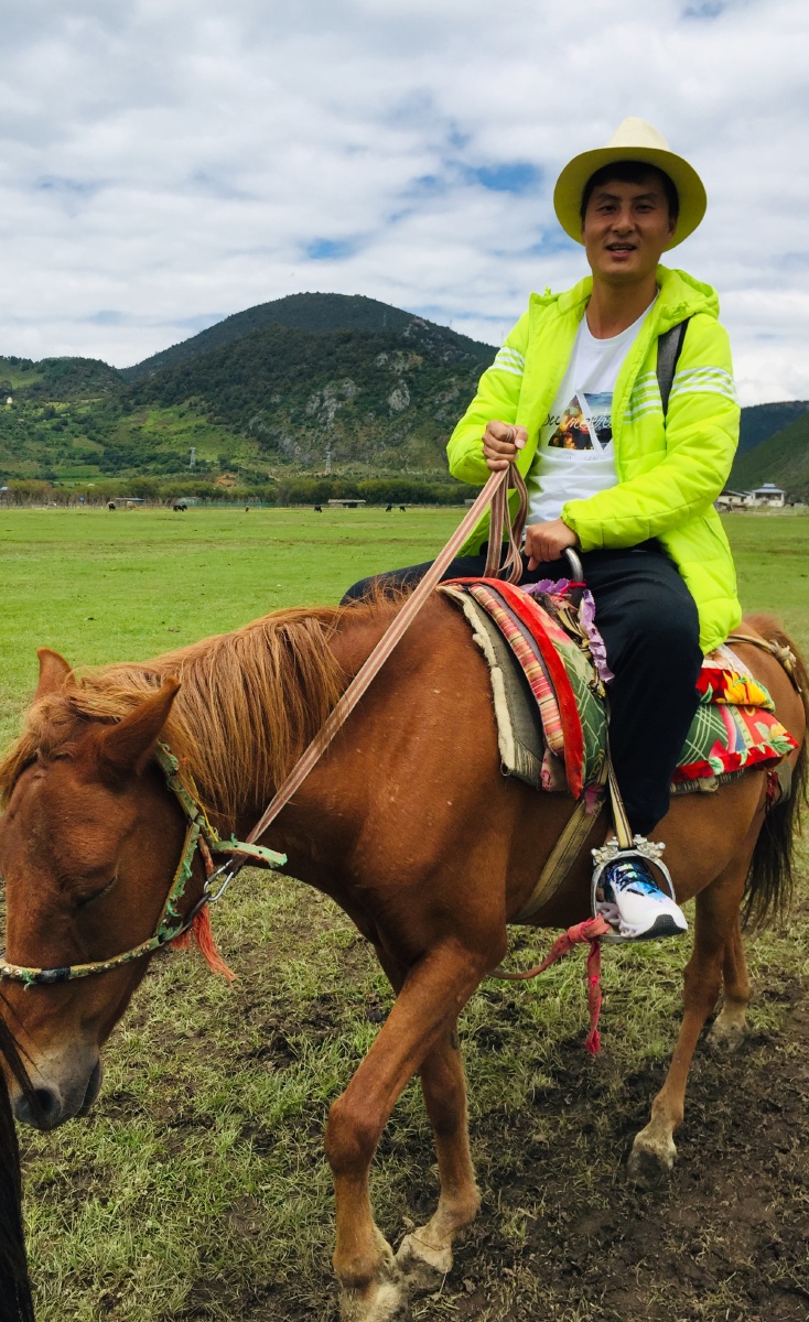 让我们红尘做伴活的潇潇洒洒策马奔腾共享人世繁华
