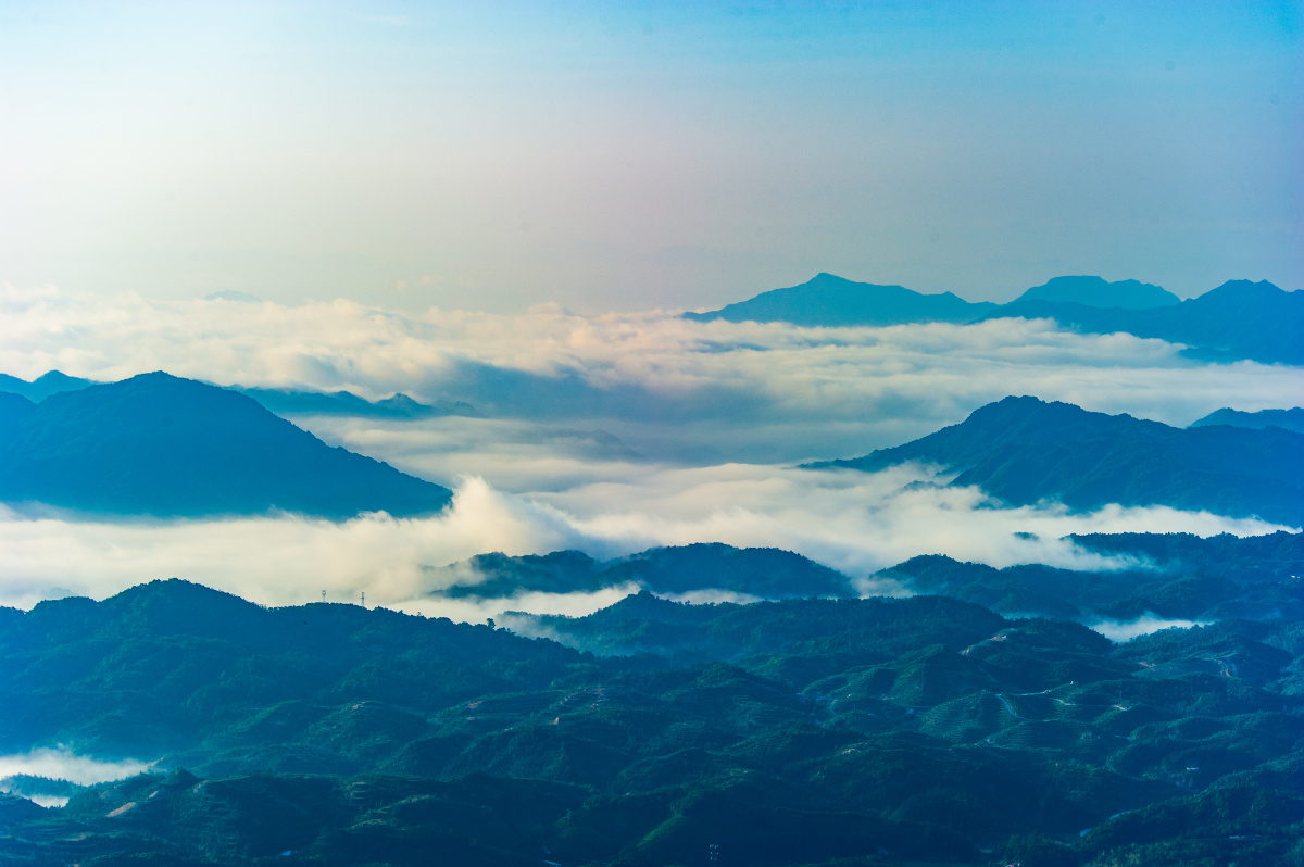 广东省梅州市丰顺县鸿图嶂日出云海美景