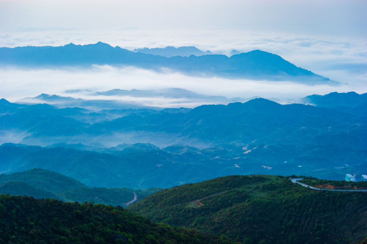广东省梅州市丰顺县鸿图嶂日出云海美景
