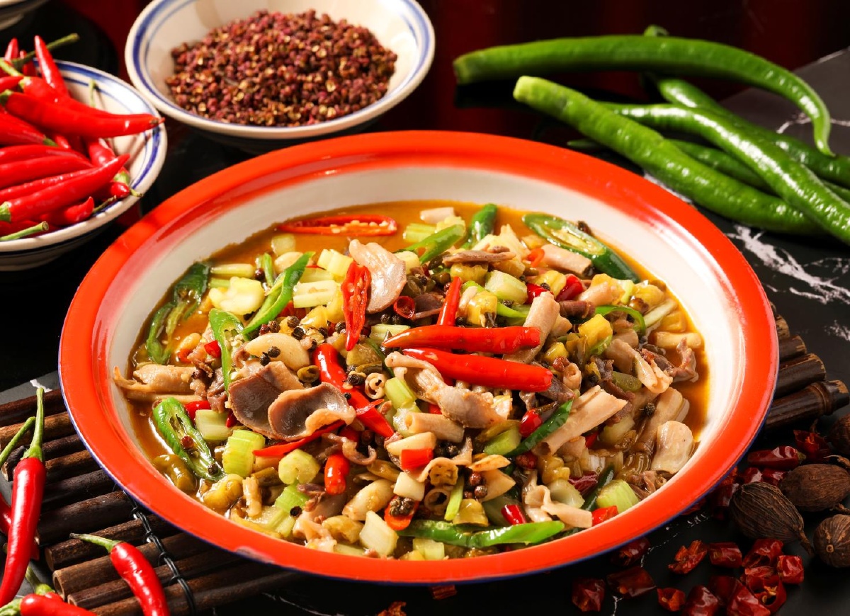 江湖菜一口吃上瘾那江湖菜的飘是重庆人的招叫花鸡丨口水鸡丨毛血旺丨