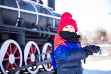 562033
