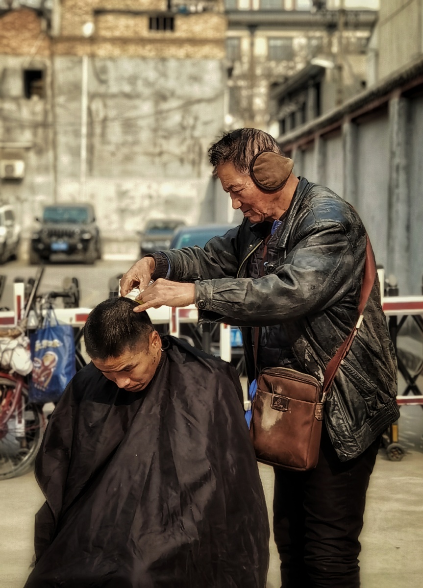 街边理发 - 霸上老夫 - 图虫