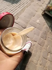 318218