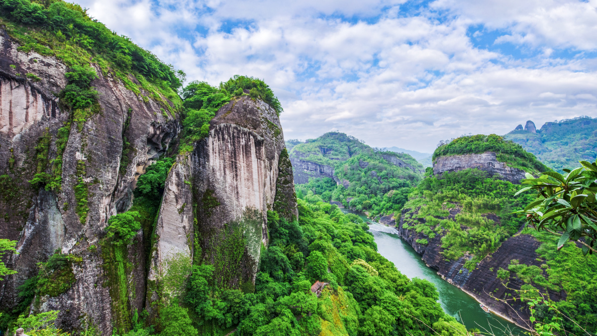 武夷山登上天游峰九曲溪等美景一览无余