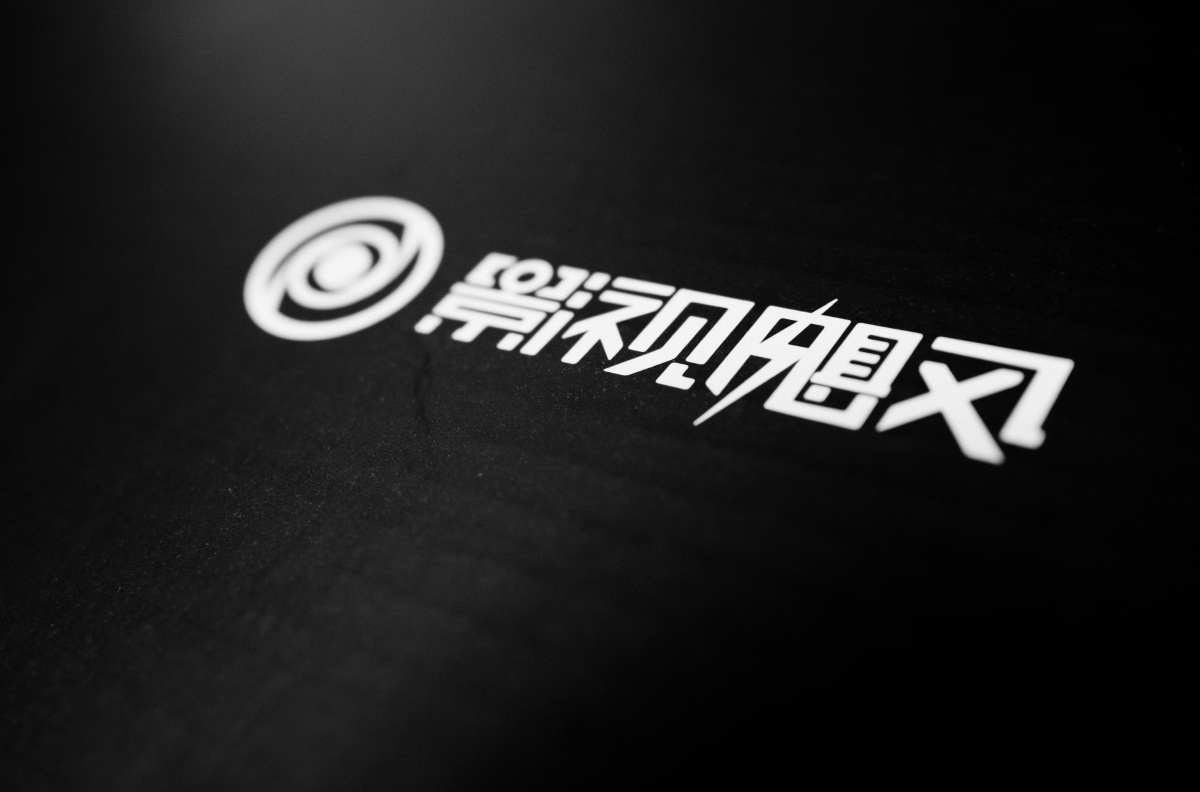 影视飓风的t恤还有tim和阿盛的亲笔签名超级喜欢