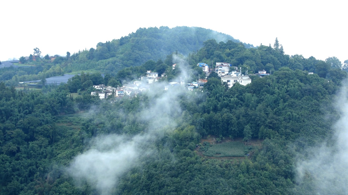 云南省建水县坡头乡的彝族小山村
