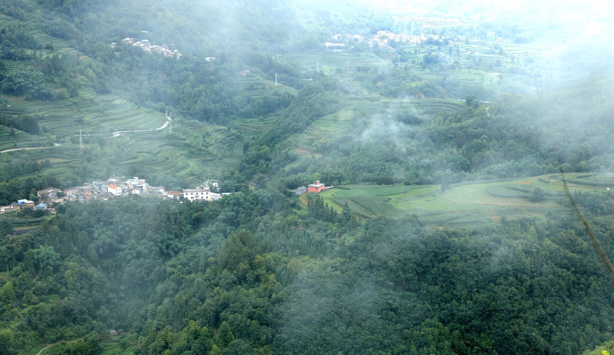 云南省建水县坡头乡彝族小山村