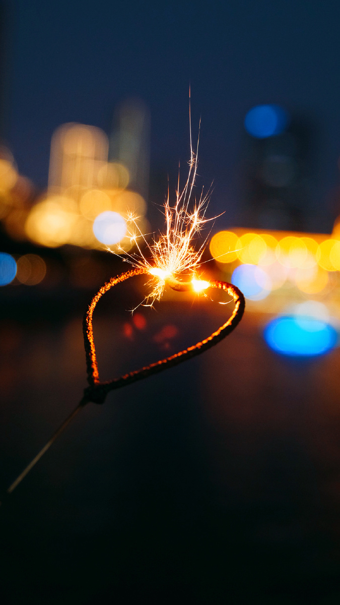 浮华褪尽人比烟花寂寞