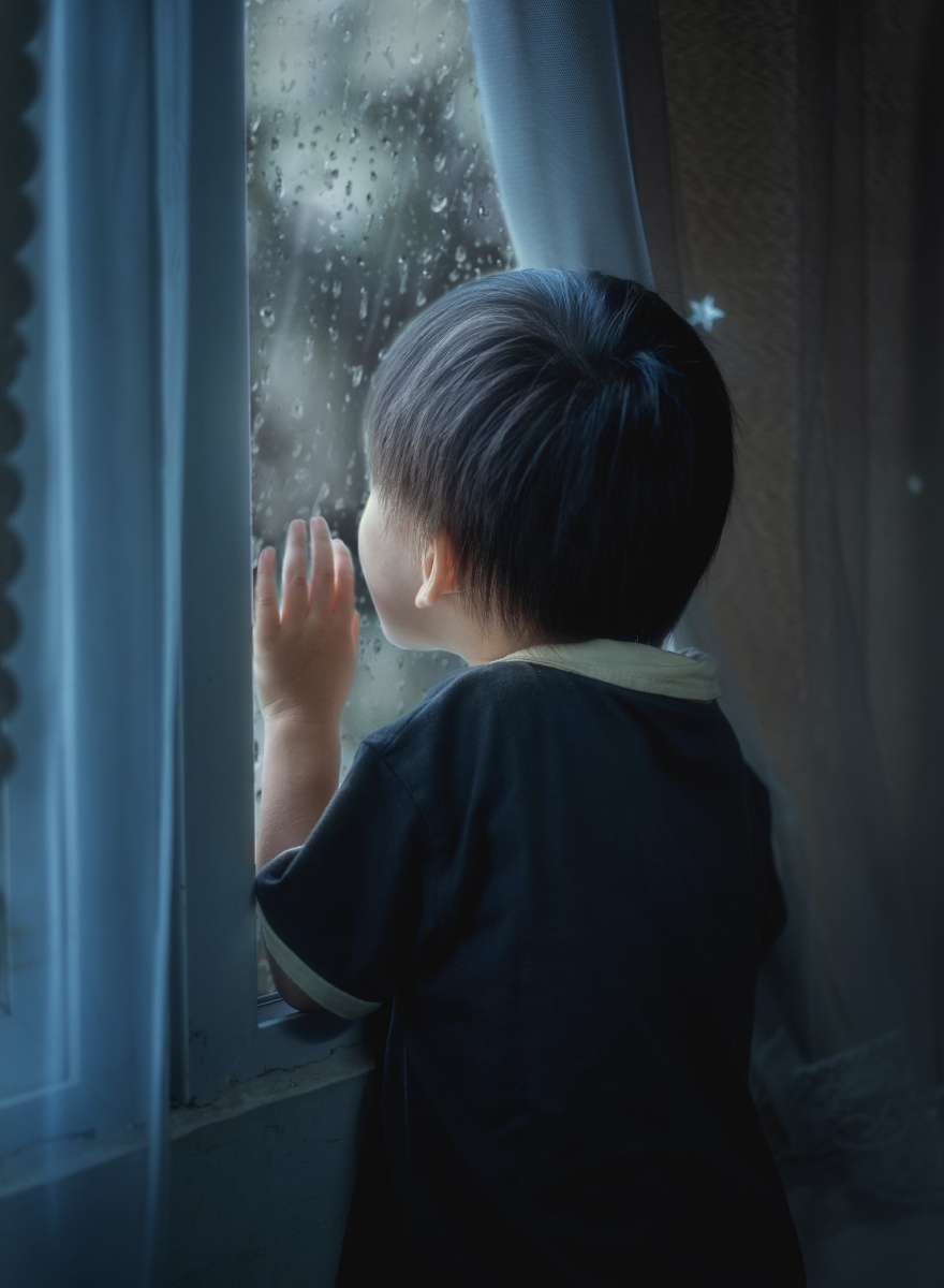 窗外的雨