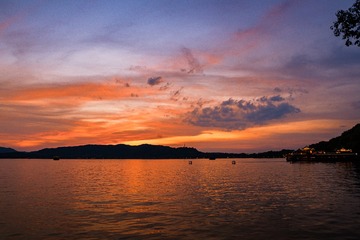 130586