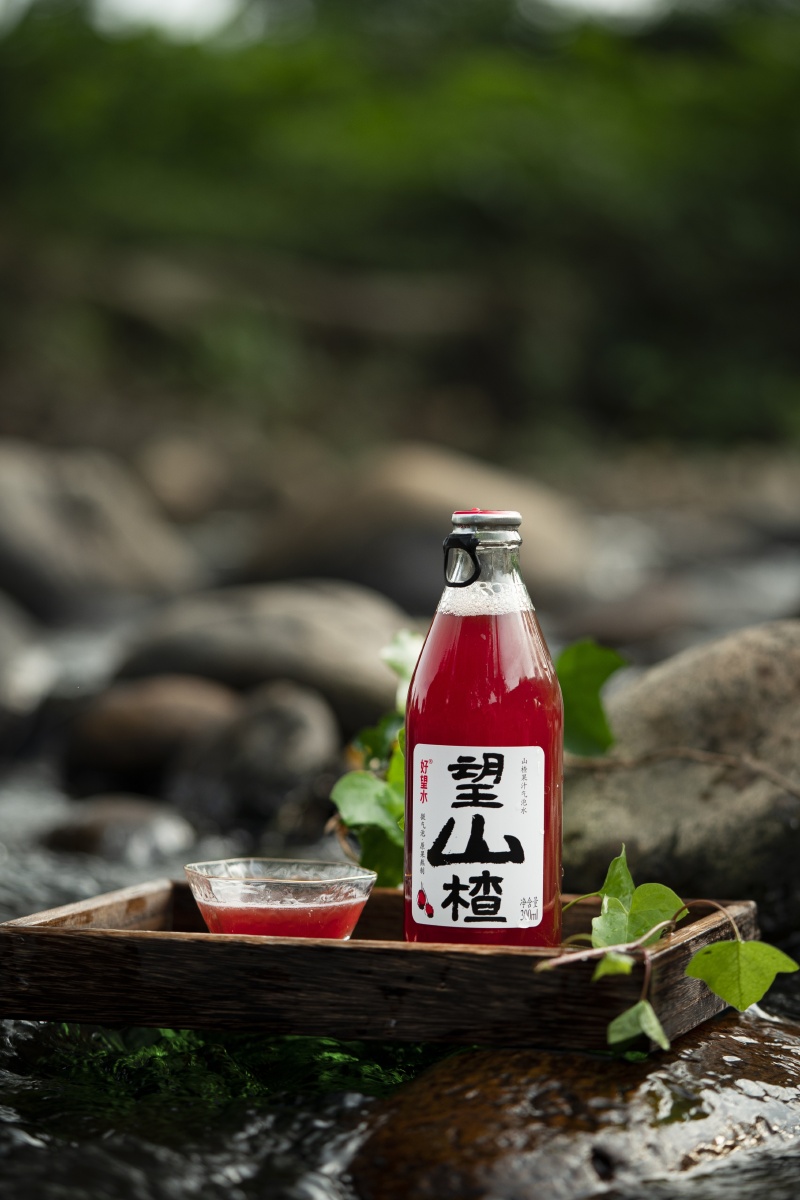 夏天的户外小溪拍摄一组新中式饮品