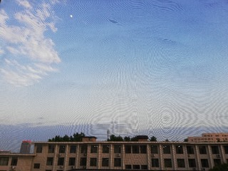117048