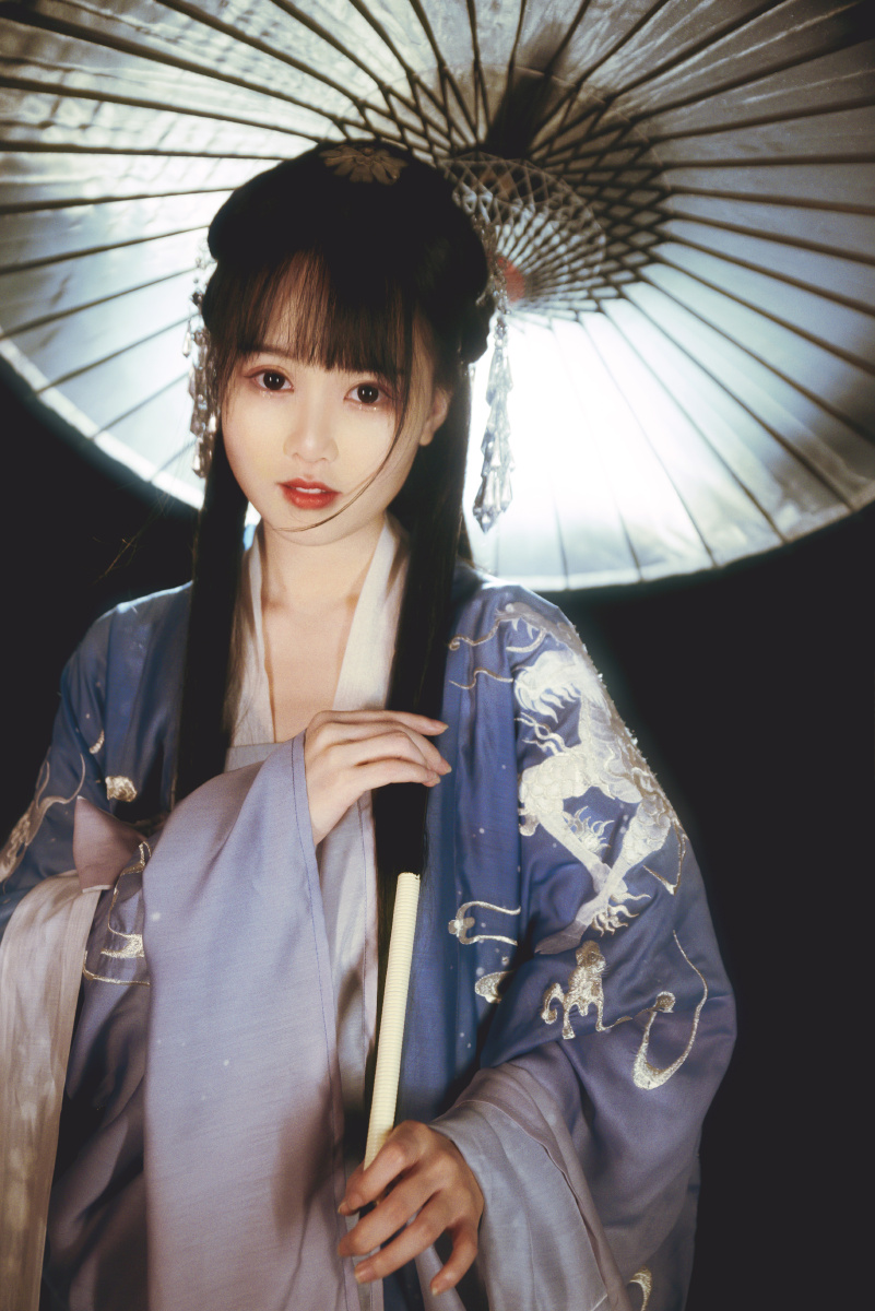 客汉服神明少女