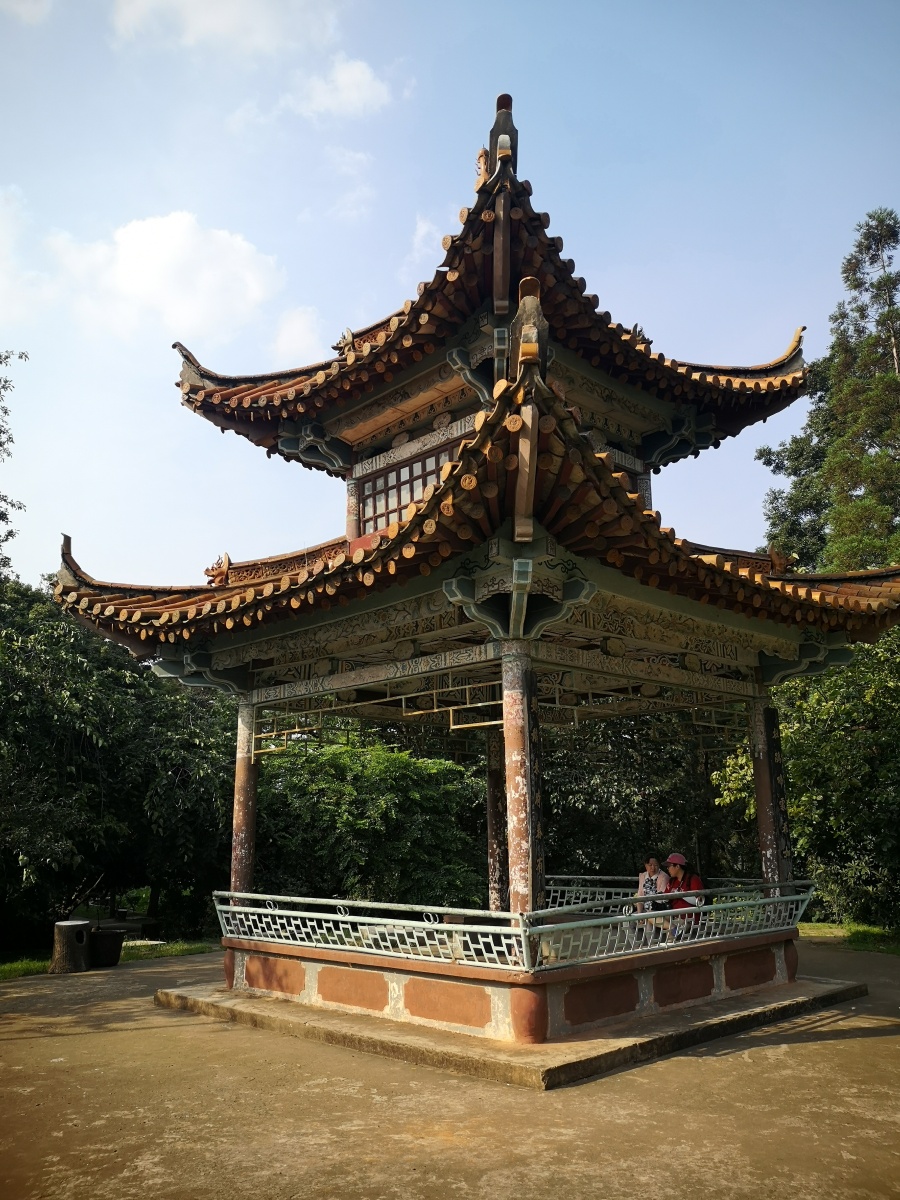 昆明金殿的文物第一图钟楼上的古代大钟