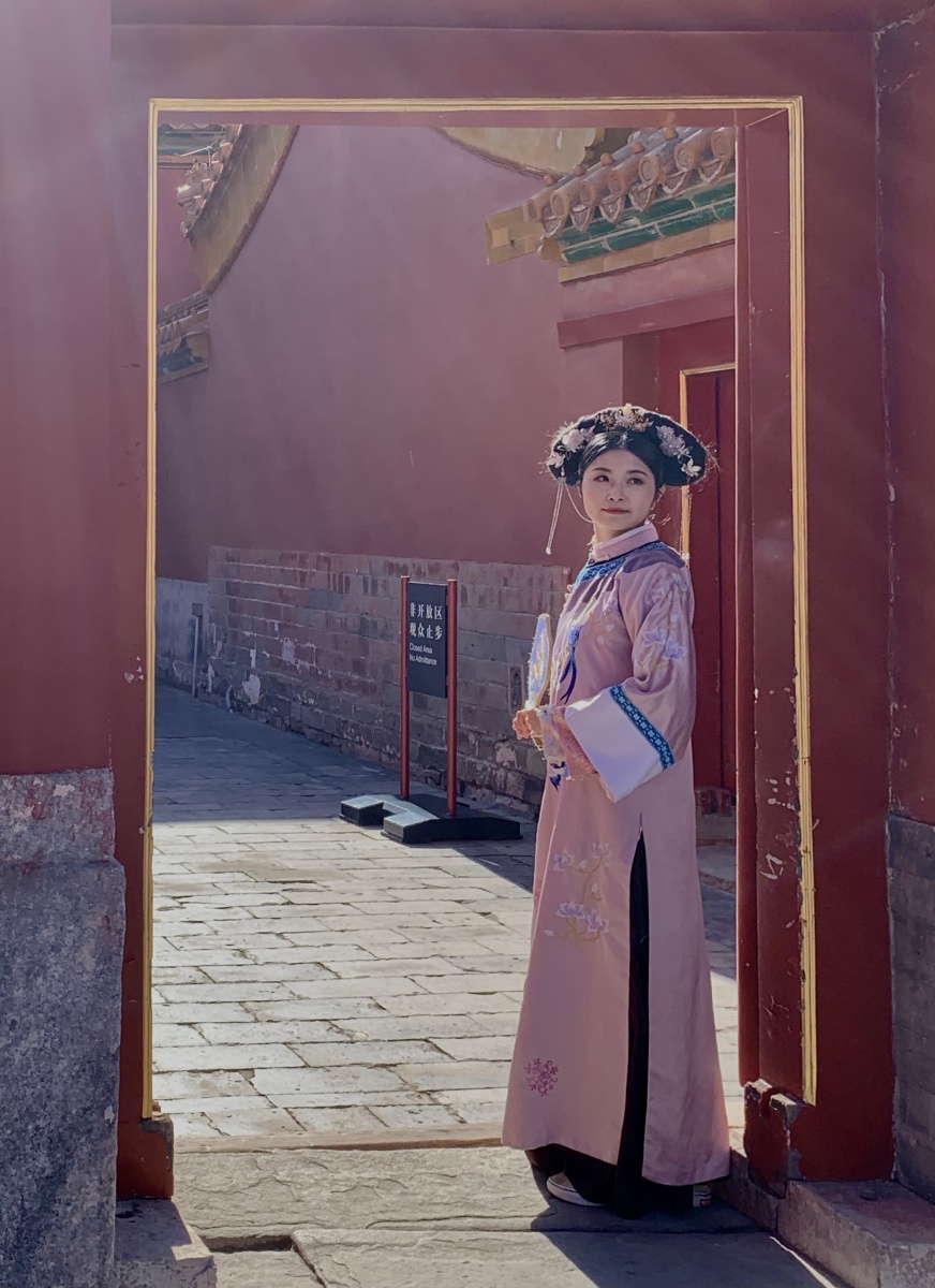 故宫博物馆拍照的美女